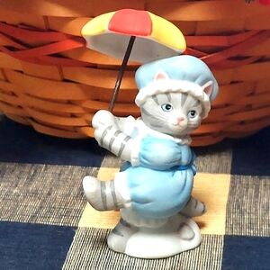 Kitty Cucumber Goes To The Beach